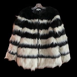 💥 NWT! Black & White Faux Fur Jacket 💥